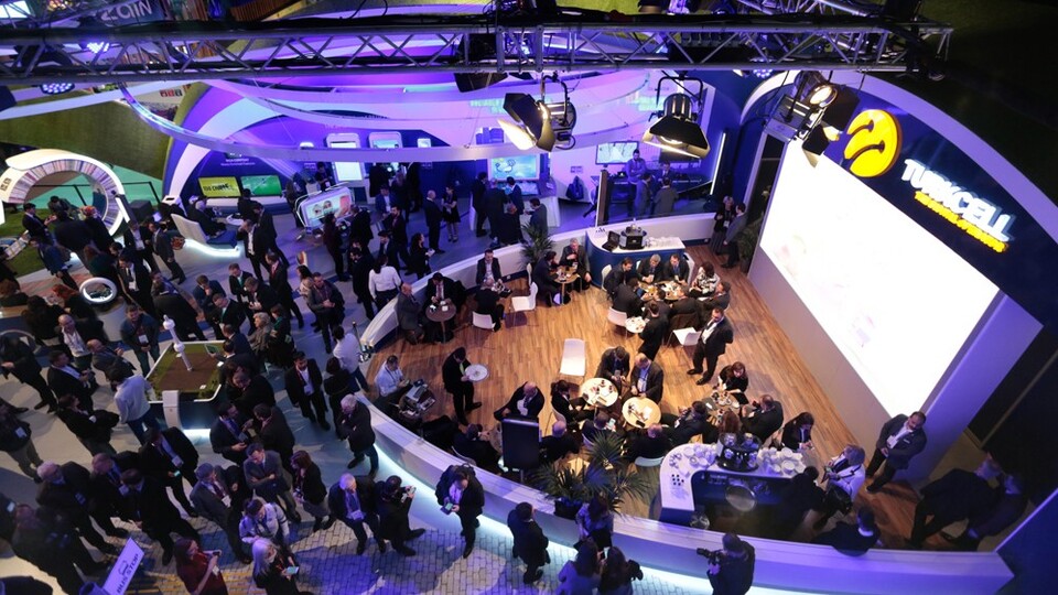 Turkcell Azertel'den çıktı