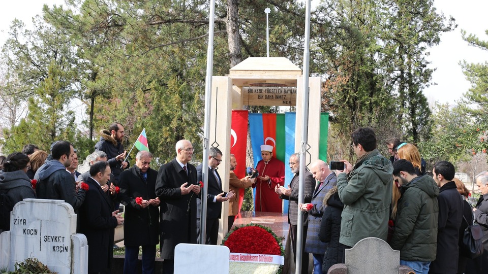 Resulzade kabri başında anıldı