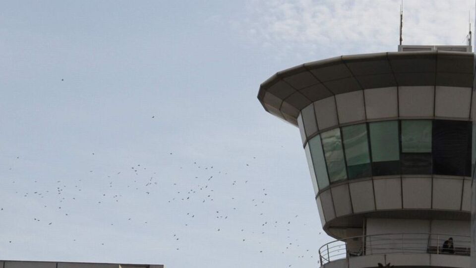 Pilottan kuleye: Yanımdan hızla araç geçti