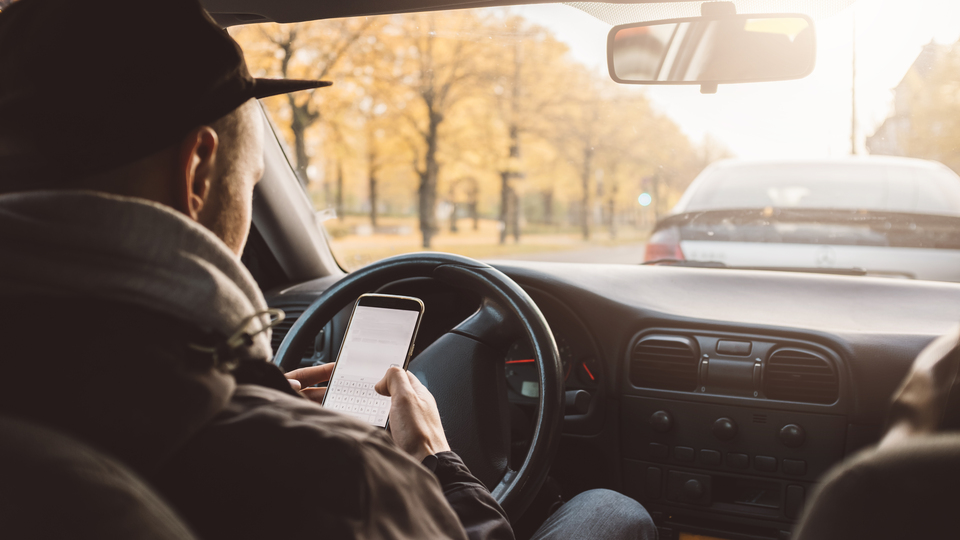 Akıllı telefonlarla ilgili şok iddia! Öyle bir hastalığa yol açıyormuş ki...