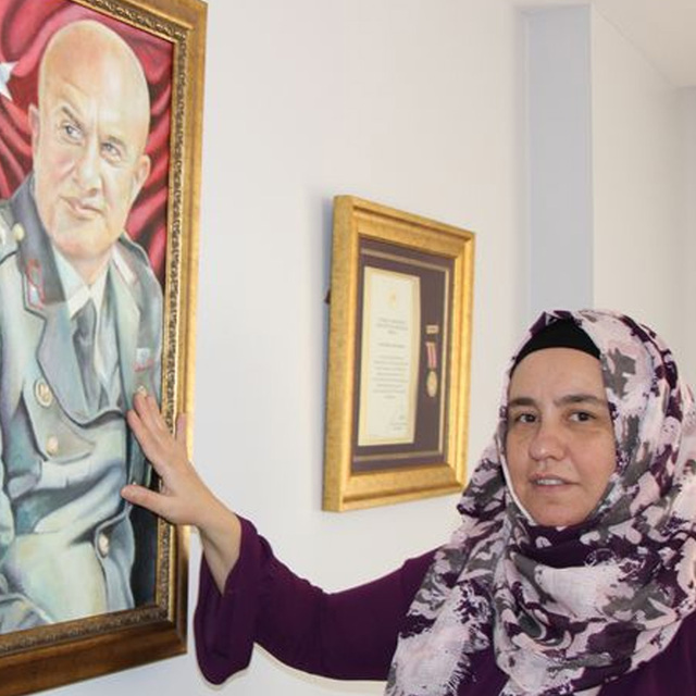 Şehit Binbaşının eşi: Babasız çocuk büyütürüm, vatansız asla!