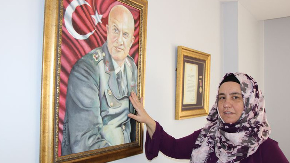 Şehit Binbaşının eşi: Babasız çocuk büyütürüm, vatansız asla!