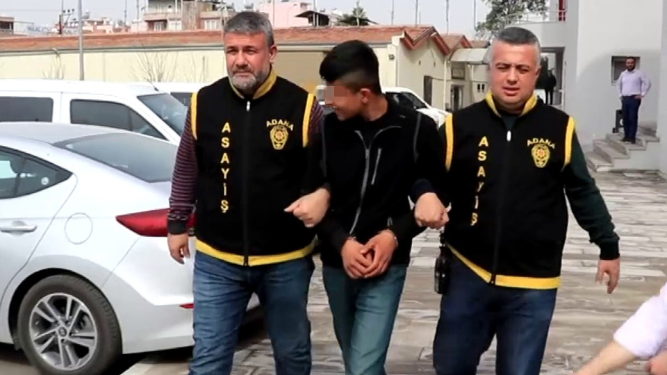 Tekmeyle 2 aylık bebeği öldürdü, böyle sırıttı!