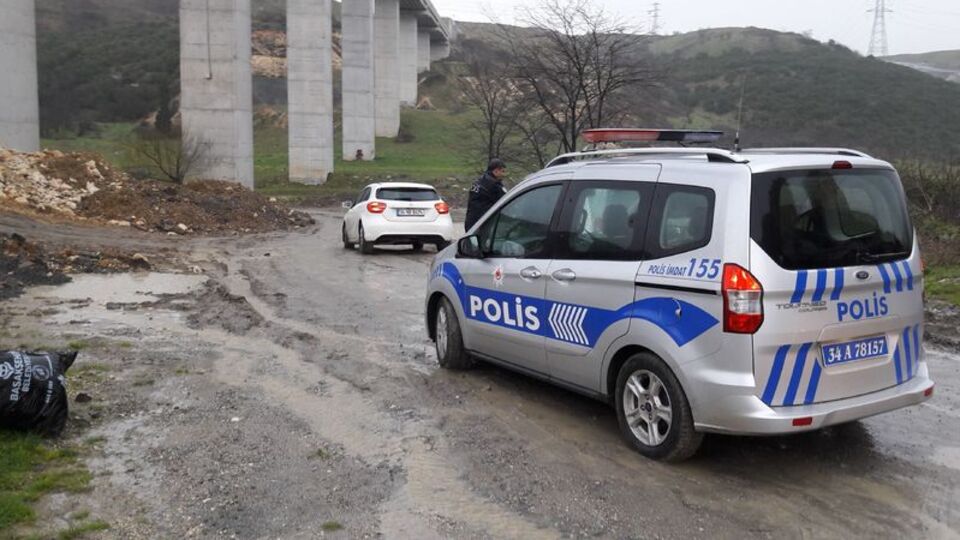 Yanındaki kadını vurup intihara kalkıştı!