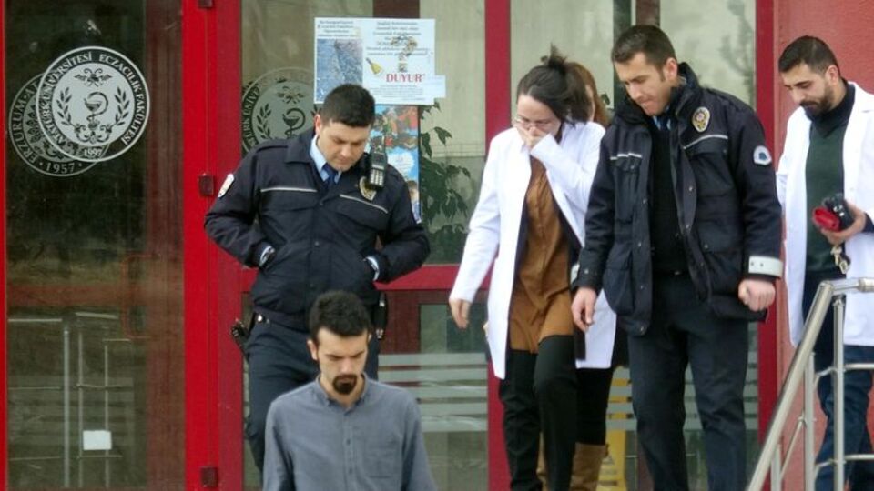 Öğretim üyeleri birbirine girdi! Karakolluk oldular
