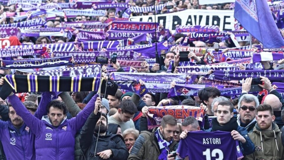 Fiorentina'nın ölen kaptanı Astori 'Tek bir kaptan var' sloganıyla uğurlandı