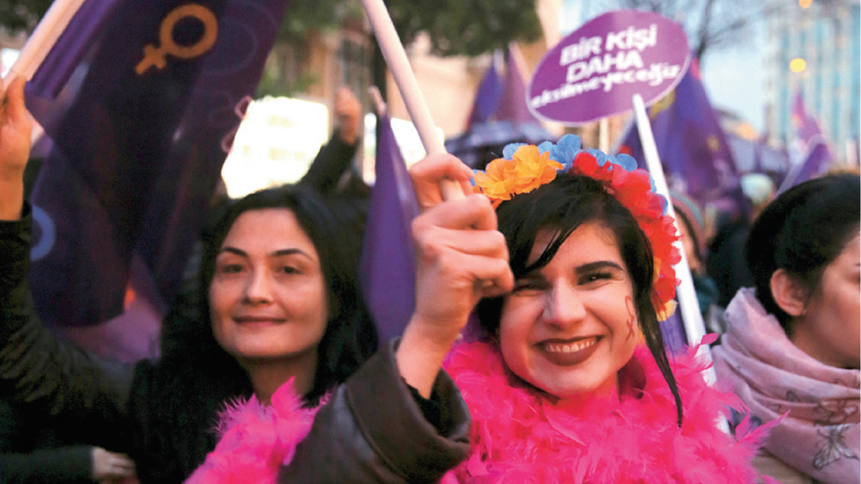 Kadınlar birlikte güçlü!