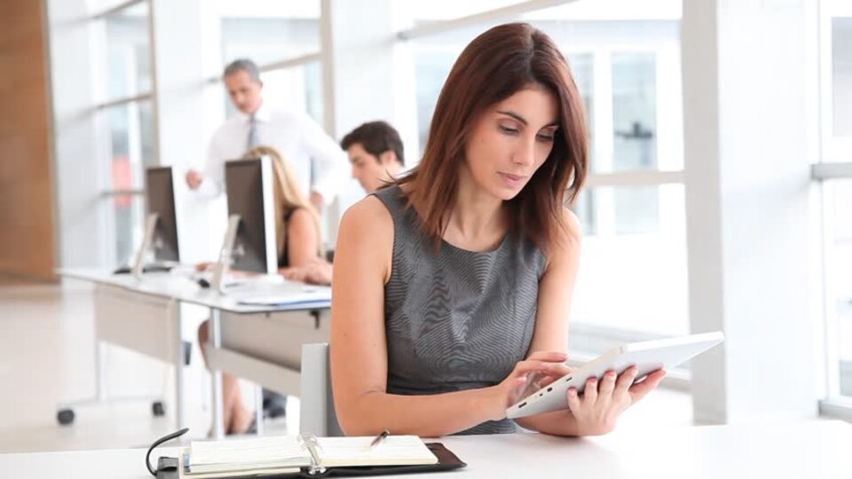 Kadınlar yüzde 18 daha düşük ücret alıyor