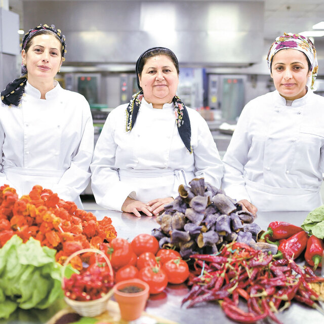 'Kınalı Eller' işbaşında