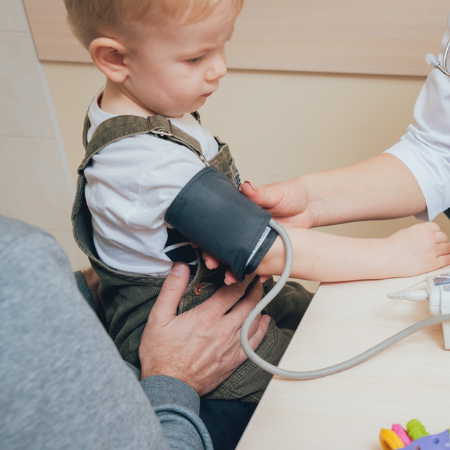 Çocukların tansiyonlarını 3 yaşından sonra ölçtürün