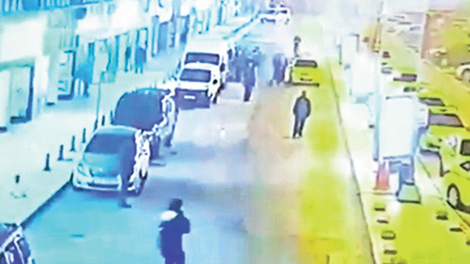 Bir haftada 3 olay! Taksici bir anda saldırdı, müşteriler o anları böyle kaydetti