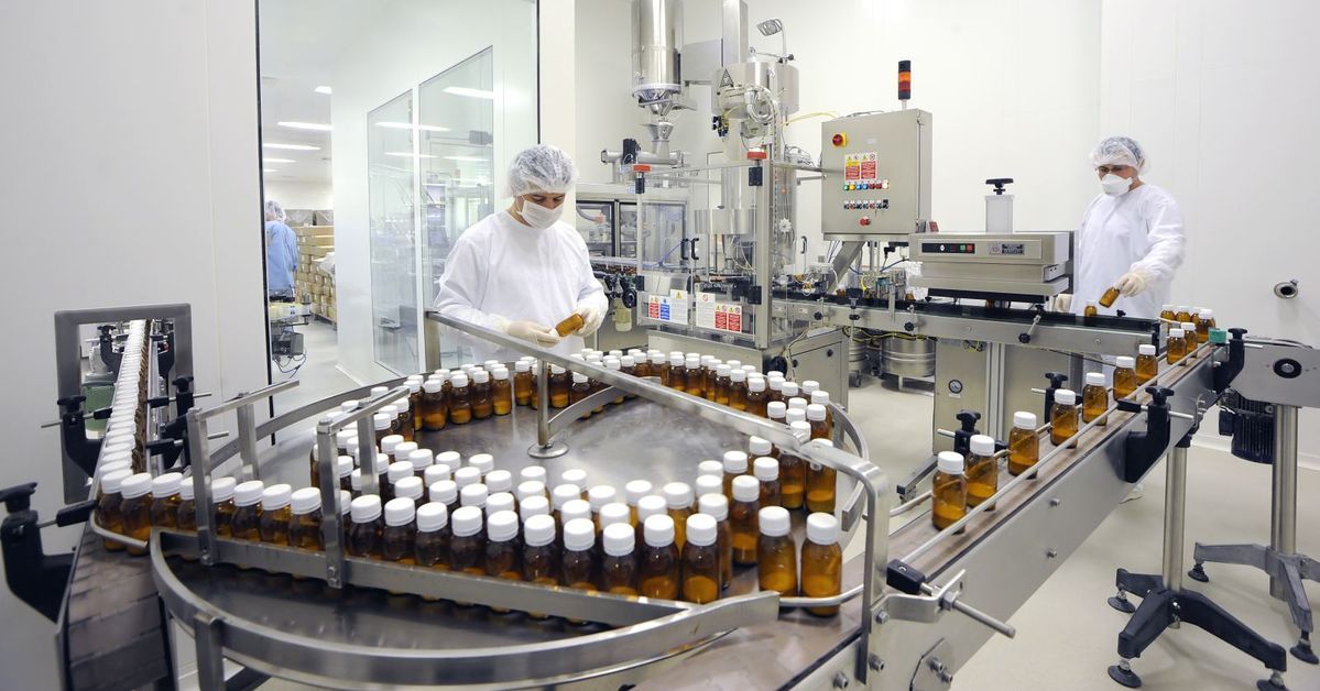 Фармацевтическая промышленность в ес. Оао дальхимфарм логотип. Завод медсинтез. Фармацевтическая промышленность производство. Химфарм.