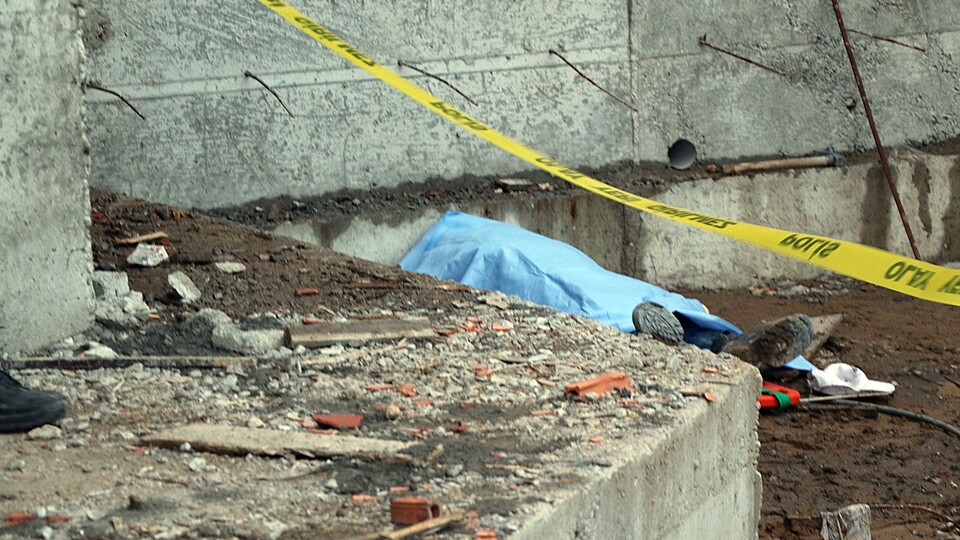 İnşaattan düşen işçi öldü