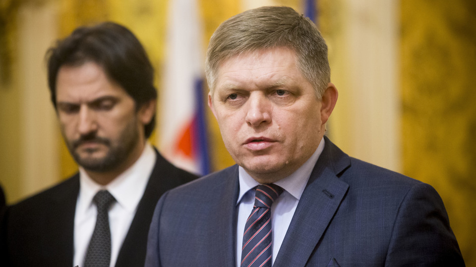 Gazeteci cinayeti bakanı yerinden etti