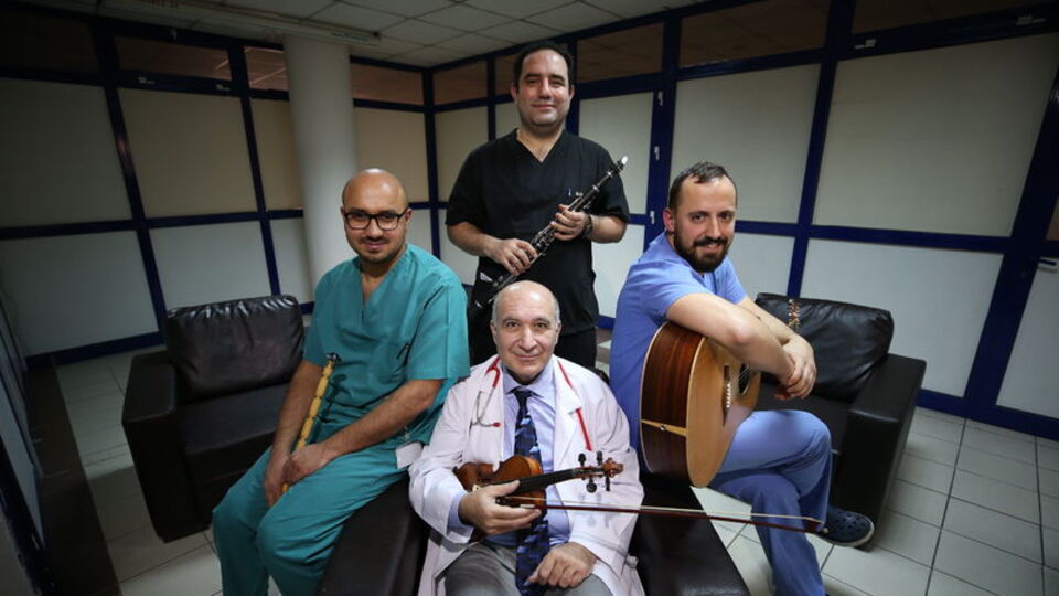 Kalp damar cerrahisinin "müzisyen" doktorları