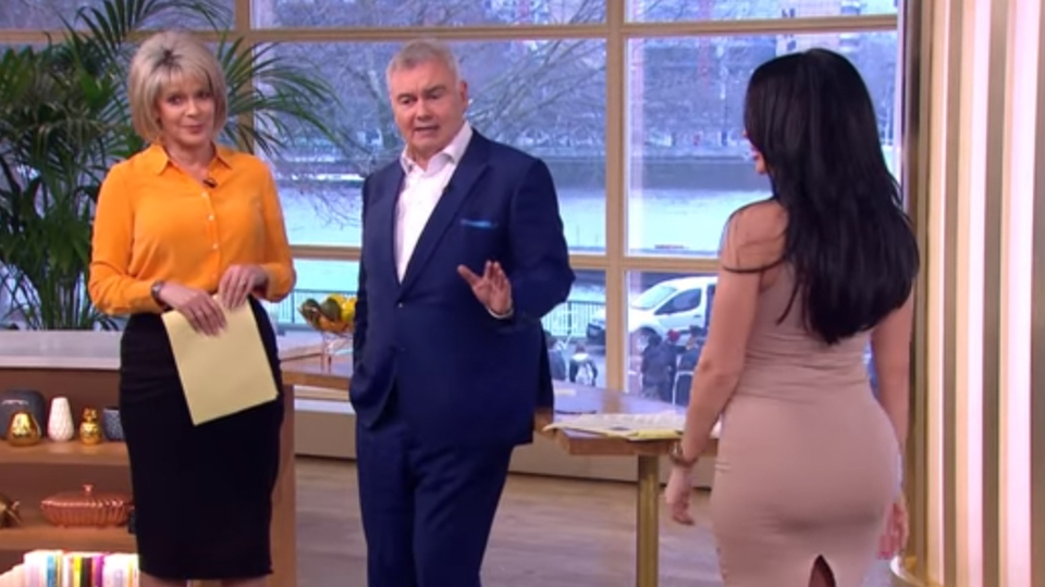 Kalça protezleri yüzünden oturamıyor!