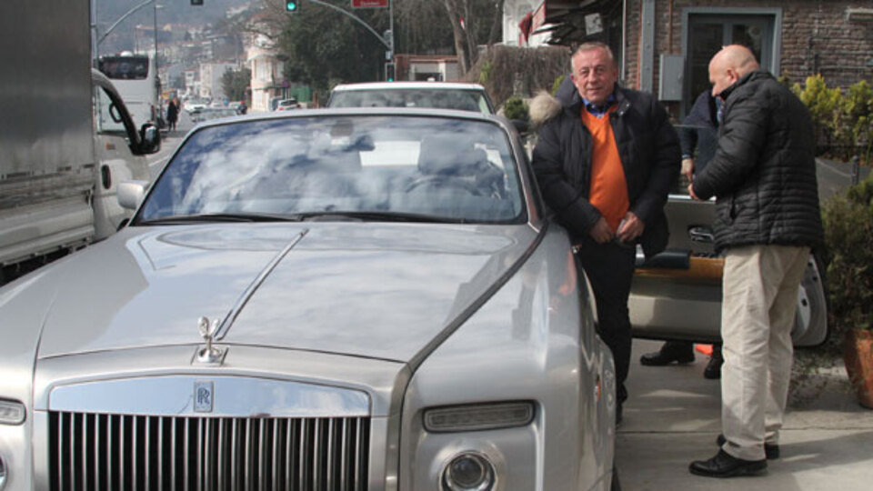 Ağaoğlu'nun parası cebine sığmadı!