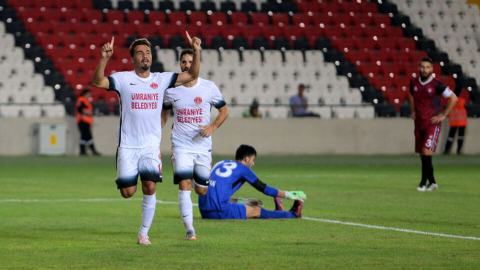 İbrahim Akdağ, Ümraniyespor'u zirveye taşıyor