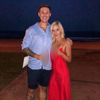 Sahilde poz vermek istemişlerdi, fotoğraftaki ayrıntıyı fark ettiklerinde ise...