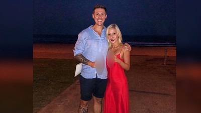 Sahilde poz vermek istemişlerdi, fotoğraftaki ayrıntıyı fark ettiklerinde ise...