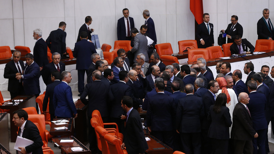 Muhalefet 'baskın seçim sinyali' dedi, AK Parti'den yanıt geldi