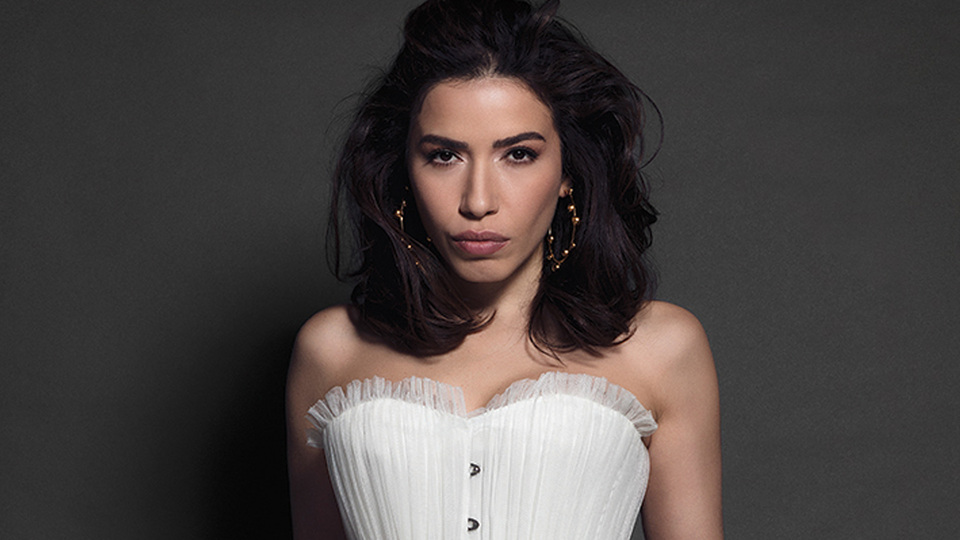 Dünyaya türkülerle açıldı