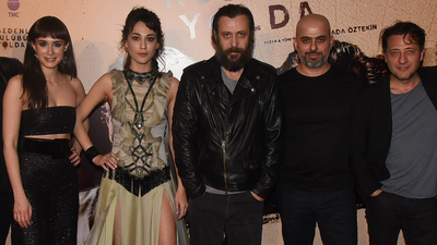 Nejat İşler ayakta durmakta zorlandı! Merdivenlerde düşme tehlikesi geçirdi