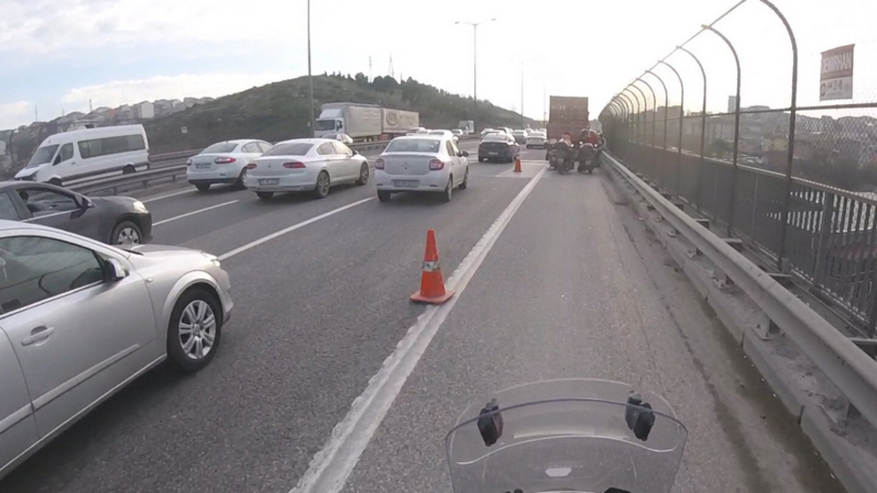 İstanbul'da trafiği kilitleyen kaza!