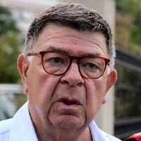 Şahin Alpay ev hapsi kararıyla tahliye edildi