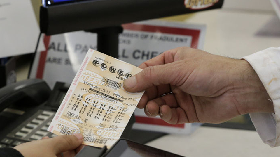 Lotodan 19 milyon dolar kazanmıştı! Hırsızlık yaparken yakayı ele verdi