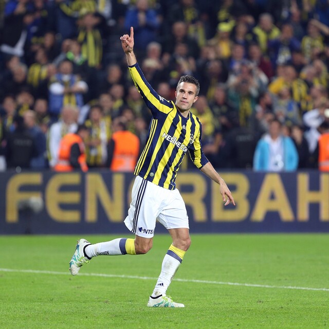 Van Persie'den şaşırtan derbi paylaşımı!