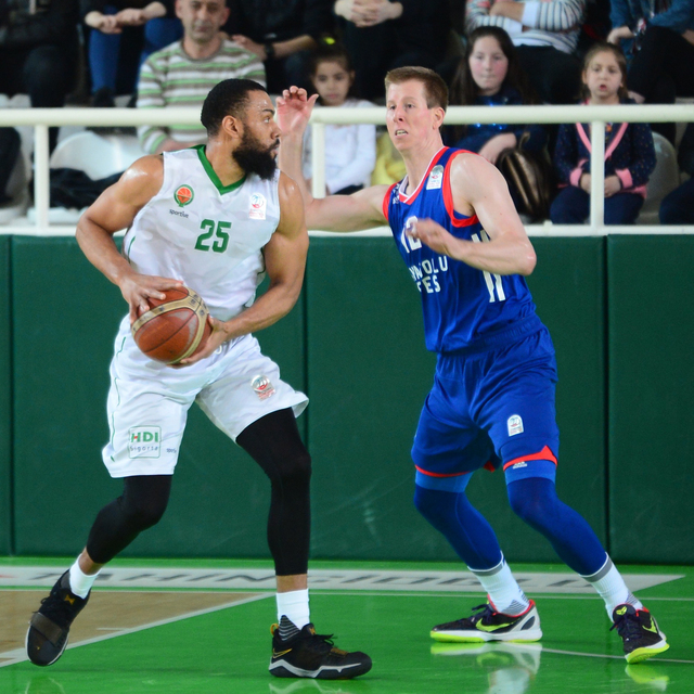 Anadolu Efes deplasmanda kayıp