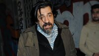 "Yanımda kızım varken konuşmamaya dikkat ediyorum"