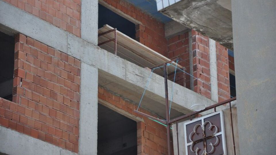 İnşaatta korkunç ölüm! Arkadaşının yardımına koşmuştu ama...