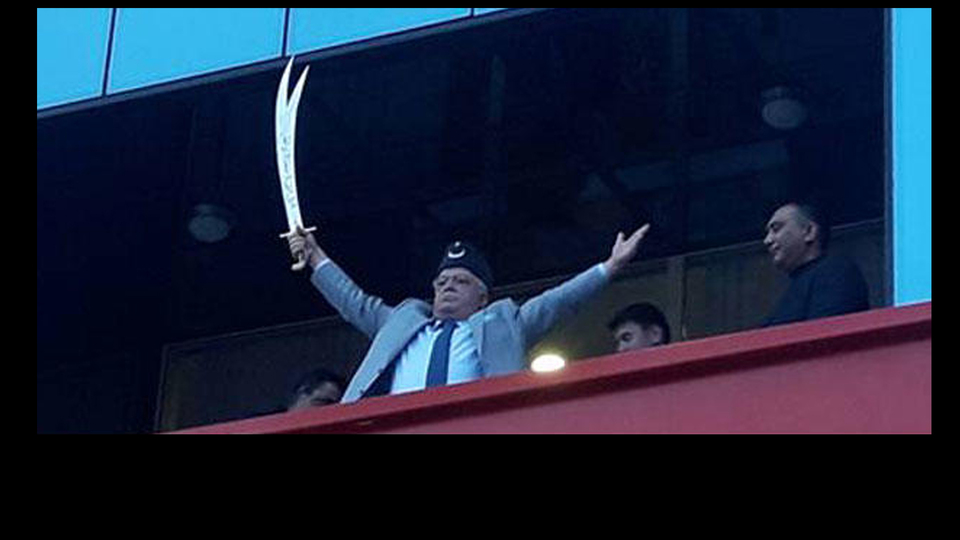 Vali'den 'Zülfikar'lı veda