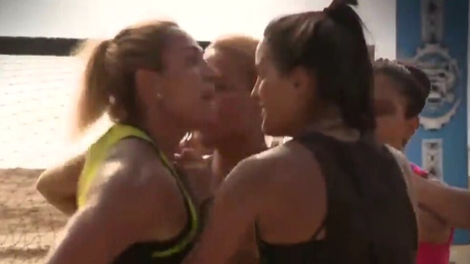 Survivor'da Nagihan ve Sahra arasında kavga!