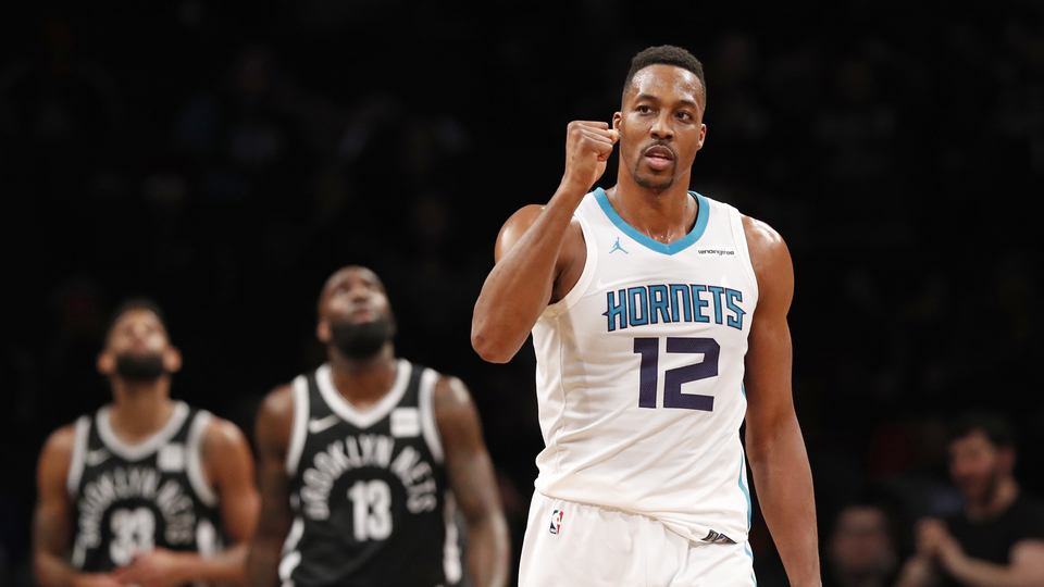 Howard'dan 32 sayı 30 ribaunt!