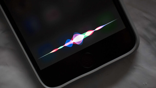 Siri'ye güvenmeyin! Gizlice mesajlarınızı okuyor olabilir!