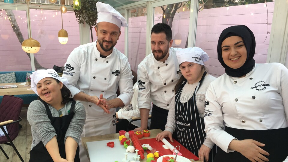 Down sendromlular hünerlerini sergiledi!