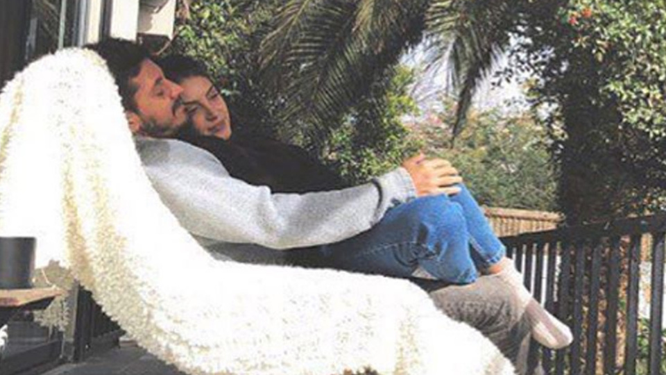 Ünlü çiftten aşk pozu!