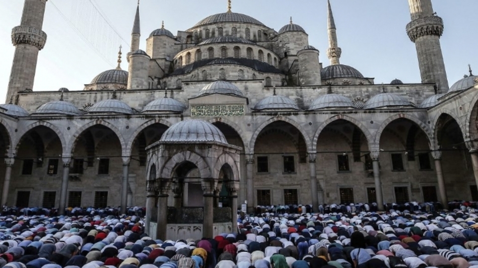 Bugün akşam ezanı saat kaçta okunacak?