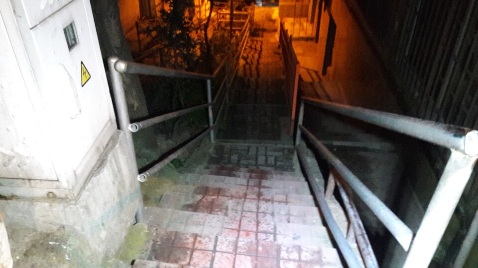 Önce dövdüler sonra bıçak ve silahla öldürdüler!