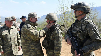 Org. Akar Suriye sınırındaki birlikleri denetledi