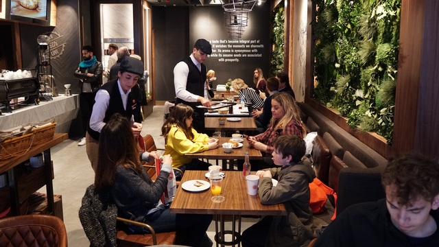 Londra'daki 85 mağazayı satın almaya hazırlanıyor