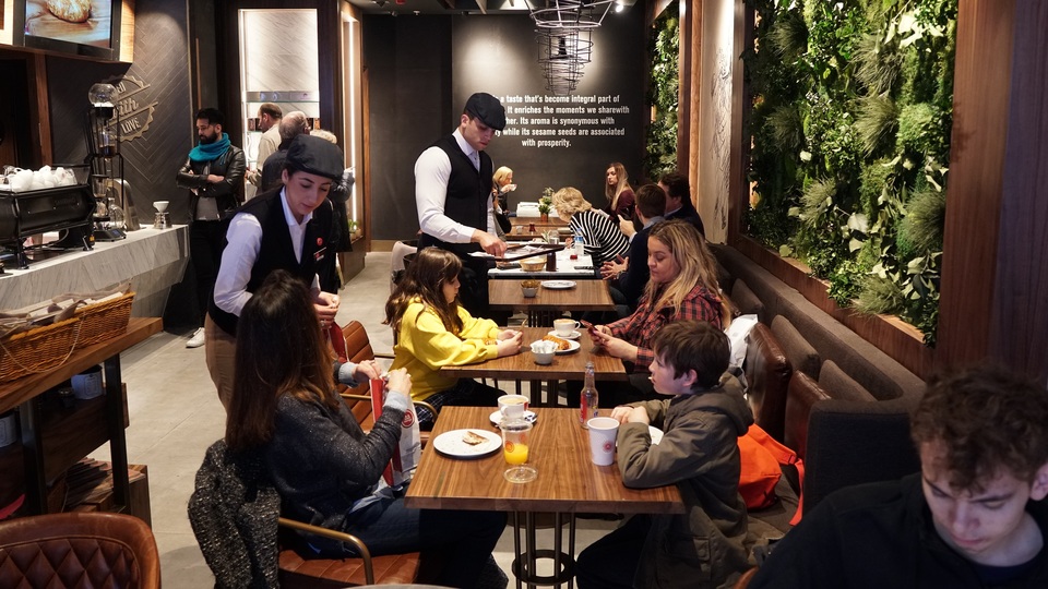Londra'daki 85 mağazayı satın almaya hazırlanıyor