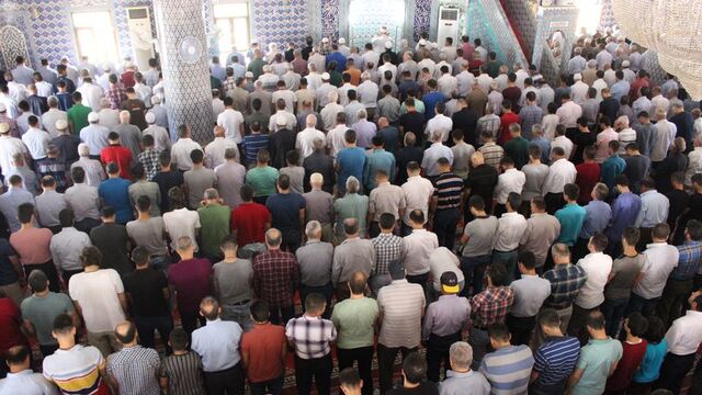 Bugün Cuma namazı saat kaçta? İşte il il Cuma namazı vakitleri