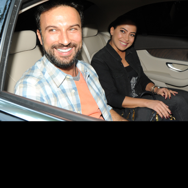 Tarkan'dan eşine jest