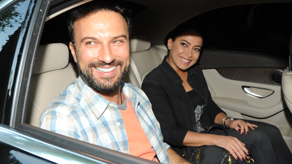 Tarkan'dan eşine jest