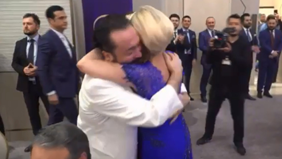 Muazzez Ersoy Adnan Oktar'a övgü yağdırdı