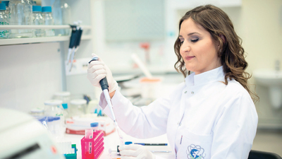 Doç. Dr. Duygu Sağ: 'Ödülümü, Türkiye Cumhuriyeti kadınlarına armağan ediyorum'